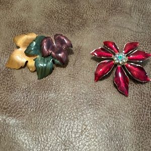 2 Vintage Leaf Broaches